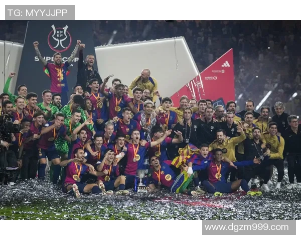 足球明星与美女球迷的精彩碰撞展现魅力与激情的完美结合 足球明星与美女球迷的精彩碰撞展现魅力与激情的完美结合