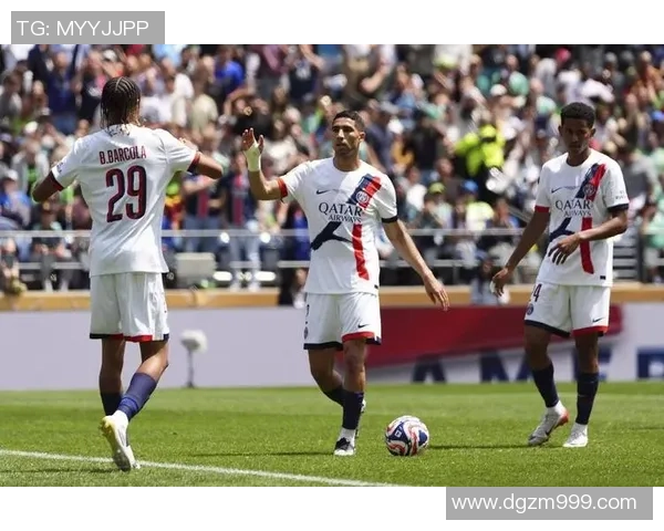 足球明星时尚穿搭解析从球场到时尚秀场的完美转变 足球明星时尚穿搭解析从球场到时尚秀场的完美转变